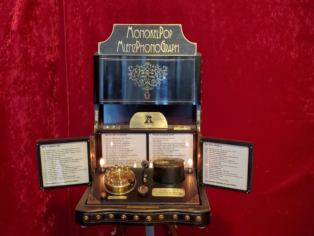 Der MonokelPop MuenzPhonoGraph